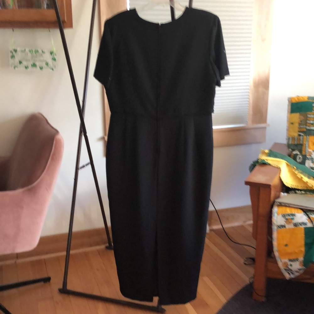 Ladies long black dress Sz 16. With beading on the bodice and sleeves. - Picture 5 of 7